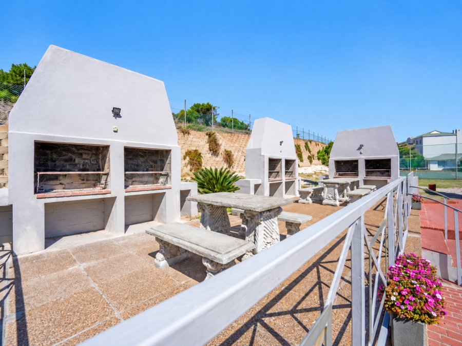 1 Bedroom Property for Sale in Bloubergstrand Western Cape